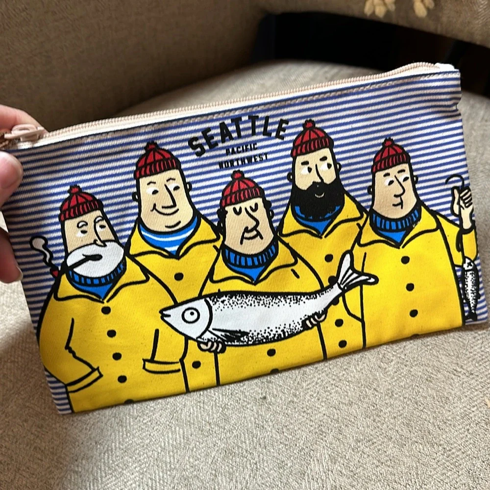 💝Free w/ purchase Seattle // PNW travel pouch